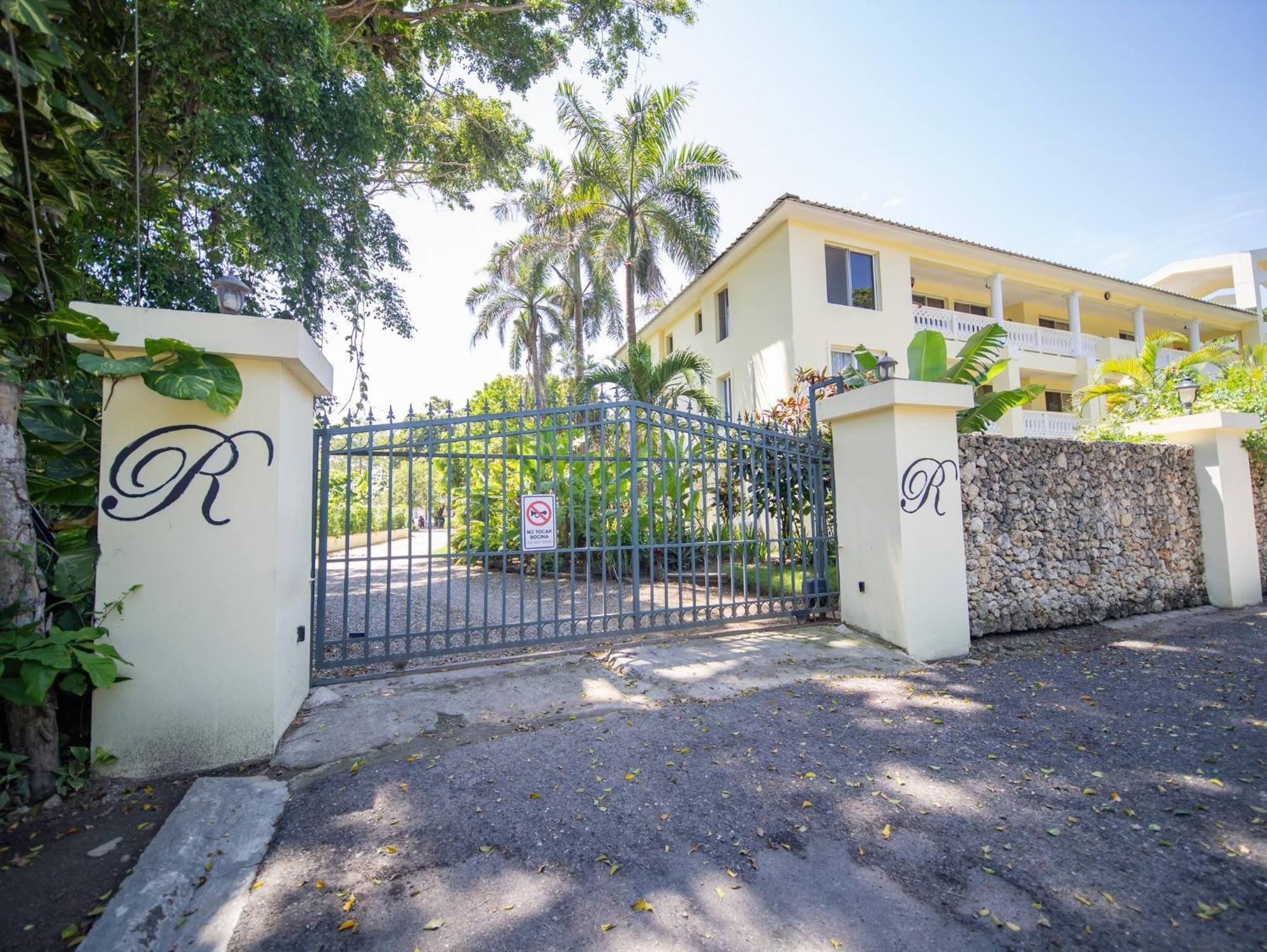 Room In Guest Room - 2Br Caribbean Condo In Cabarete Center Экстерьер фото